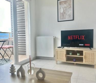 Saint Philippe Apartment | Cosy studio avec parking et vue féerique