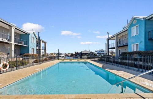 Halls Head Apartment | Cosy Studio- Courtyard- Central-pool