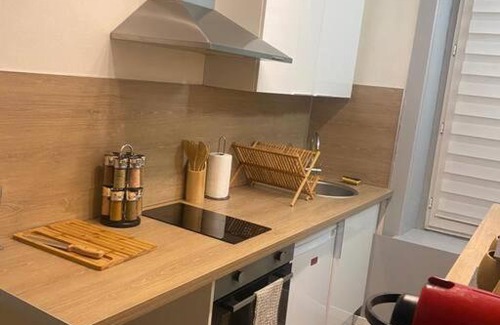 Lyon City Centre Apartment | Cosy studio - Halles Paul Bocuse