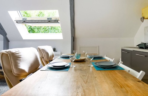 Isigny-sur-Mer Apartment | Cosy studio in Isigny-sur-Mer with a terrace