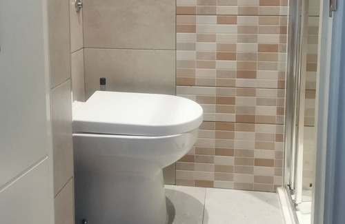 St. Leonard's Apartment | Cosy studio in Streatham for single or couple, close to many amenities!
