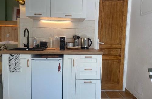 Bormes-Les-Mimosas Apartment | Cosy studio - Place du Figuier