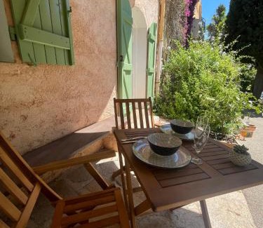 Bormes-Les-Mimosas Apartment | Cosy studio - Place du Figuier