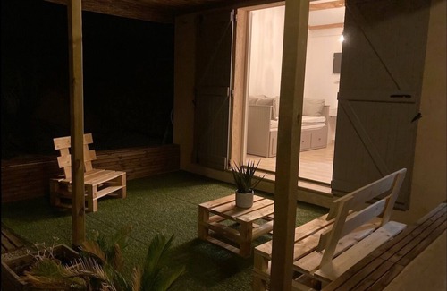 Mougins Bed & Breakfast | Cosy Studio (tiny house), parking, in Mougins near Cannes.