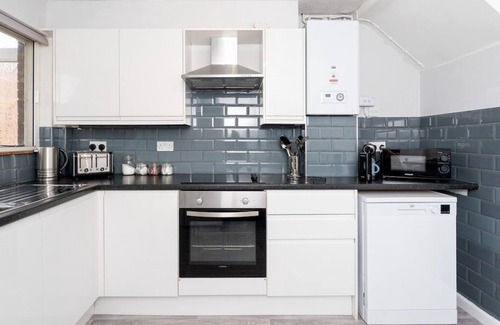 Portsmouth House | Cosy Stunning 3-BR Manor, Sleeps 8,Summer Discount