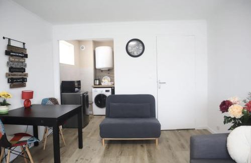 Mantes-la-Jolie Apartment | Cosy Sun-Mantes-la-Jolie