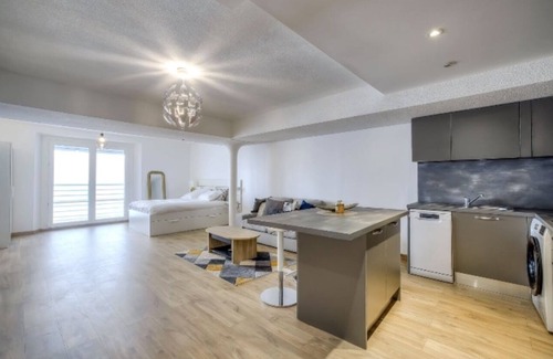 California - Pezou Apartment | Cosy, sunny studio less than 10 minutes from the beach!