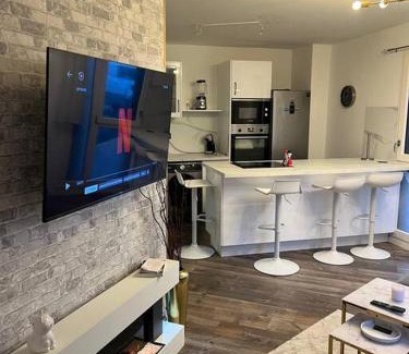 Chevilly-Larue Apartment | Cosy T2 au porte dOrly Rungis au pied du metro ligne 14