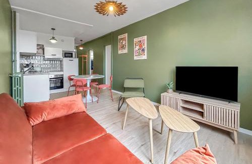 Saint-Cyprien Apartment | Cosy T3 Plein Centre, Clim & Balcon