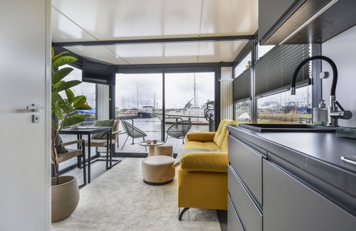 Zeewolde Boat Rental | Cosy tiny houseboats near the beach and restaurants!