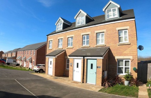 Pont Yates House | Cosy townhouse near Kidwelly (Free Wifi)
