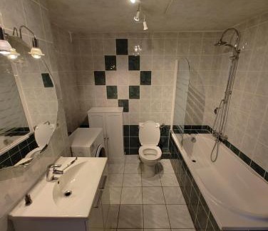 Pont-de-L'Arche Apartment | Cosy Triplex 3 chambres