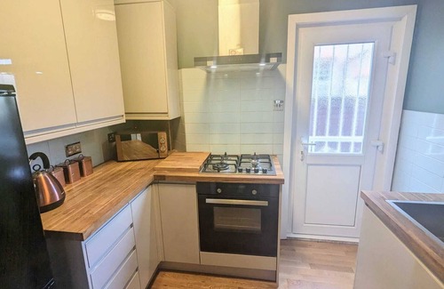 Westcliff-on-Sea Apartment | Cosy, Two-bedroom , ground floor flat