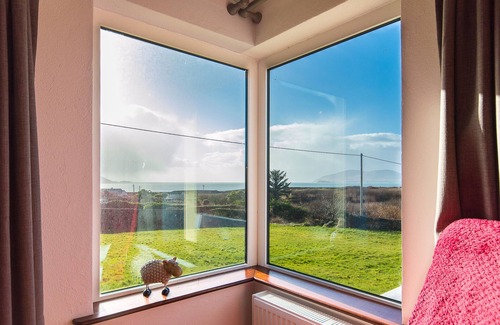 Beenbane House | Cosy two Bedroom Cottage in Waterville With sea Views