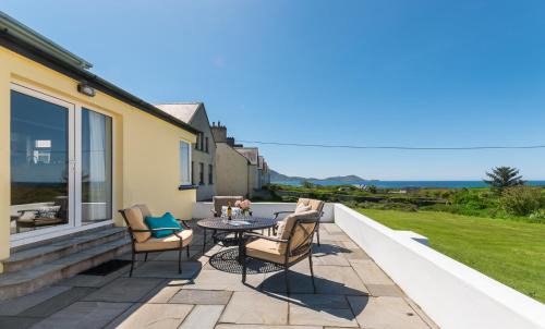 Beenbane House | Cosy two bedroom cottage in Waterville with sea views
