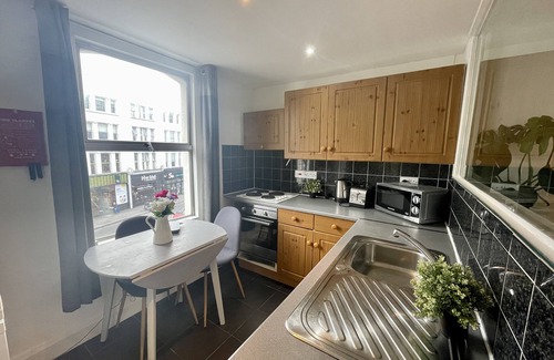 West Brompton Apartment | Cosy two bedroom flat Fulham Broadway