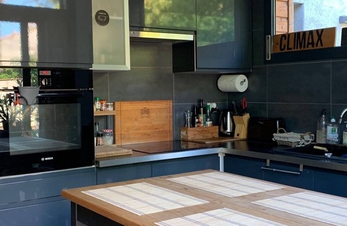 Cauderan Condo | Cosy two bedrooms appartement with private garden! Pétanque, Bbq and chill!