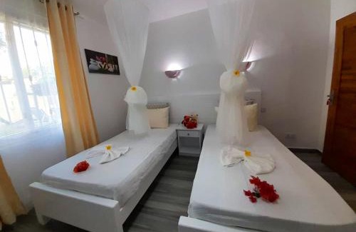 Camp Bestel Villa | Cosy Villa in Pointe aux Piments with Shared Pool.