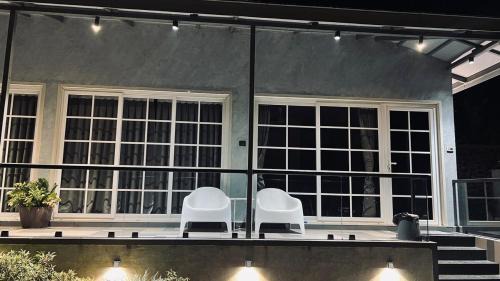 Thakursai Apartment | Cosy Villa Luxury Suite with pool