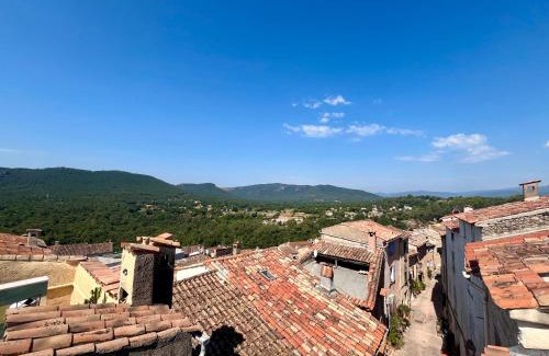 Bagnols-en-Foret Apartment | Cosy village Home with Horizon