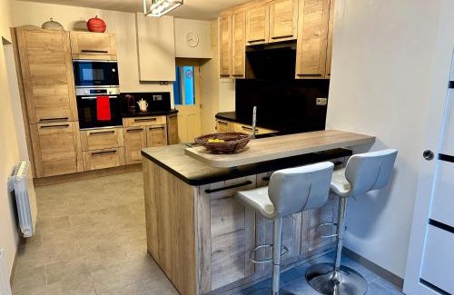 Grandcamp-Maisy House | Cosy village house with home cinema