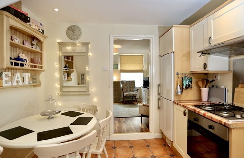 Crickhowell Cottage | Cosy Welsh Cottage - 1 min walk from town centre