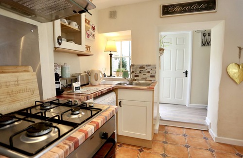 Crickhowell Cottage | Cosy Welsh Cottage - 1 min walk from town centre