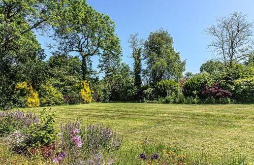 Freshwater Bed & Breakfast | Cosy Wolf Bed & Breakfast