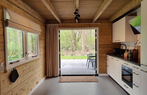 Zon en Schild House | Cosy wooden house with hot tub in forest