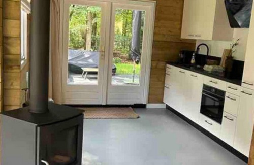 Zon en Schild House | Cosy wooden house with hot tub in forest