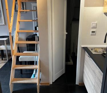 Sofia City Center Apartment | Cosy, workplace studio with a sunny rooftop view