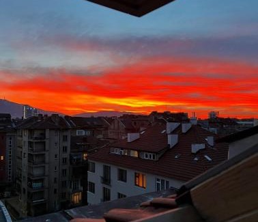Sofia City Center Apartment | Cosy, workplace studio with a sunny rooftop view