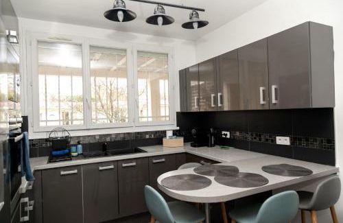 Gagny Apartment | Cosyhome T2 proche Gare entre Paris et Disneyland - Familial Rénové 65 m2