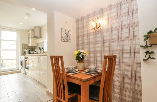 Winterborne Kingston Cottage | COSYNOOK COTTAGE, pet friendly, with a garden in Winterborne Kingston