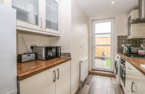 Winterborne Kingston Cottage | COSYNOOK COTTAGE, pet friendly, with a garden in Winterborne Kingston