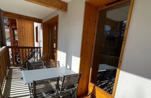Les Claux Apartment | CosyRefuges - Le Refuge des Marmottes *: 2-bedrooms apartment, 40m², top-level