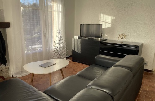 La Gaude Apartment | Cote d'azur apartment between Nice and Cannes with private pool access