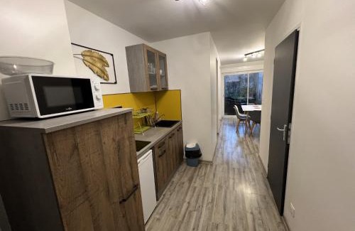 Henriville Apartment | Cote Jardin, AMIENS 4-6 P