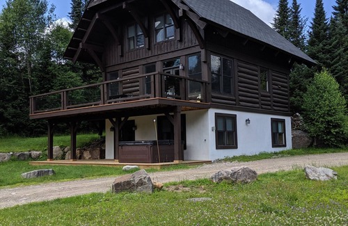 Lac Superieur Village Ski Chalet | Cote Nord Tremblant Luxury 4 beds spa, A/C, pool, tennis, beach nCITQ 234496