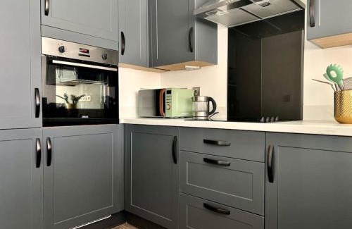Chippenham House | Cotswold Cottage Getaway Home