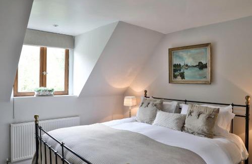 Cheltenham House | Cotswold Luxury Coach House - ideal for couples, w/EV charging