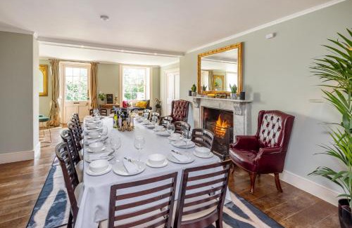 Petty France House | Cotswold Manor House - country house retreat with hot tub, ideal for large groups