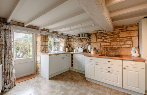 Blockley Cottage | Cotswold stone holiday cottage with a superb garden near Moreton-in-Marsh - Knoll Cottage