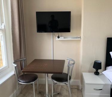 Stroud Apartment | Cotswold Valley Aparthotel