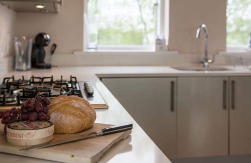 Malmesbury House | Cotswolds Lakeside House. On-site Spa & Swimming Pool.s. With rooftop terrace