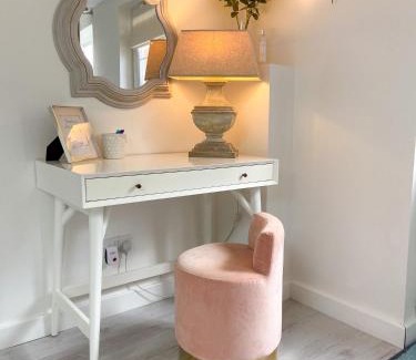 Witney Apartment | Cotswolds Lodge in Minster Lovell