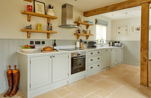 Ampney Crucis House | Cotswolds One Bedroom Barn Conversion near Bibury with private garden & terrace