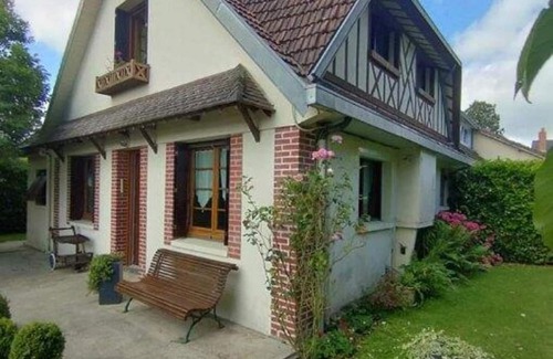 Saint-Nicolas-d'Aliermont House | Cottage 'Le Clos D'aval Le Paulownia' with Private Terrace, Private Garden and Wi-Fi