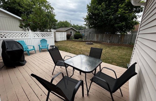 Manitou Beach-Devils Lake Cottage | Cottage Devils Lake Fire pit Grill Fishing Private backyard Dock