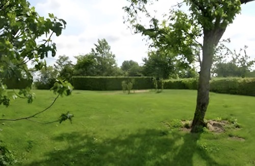 Velines Apartment | Cottage Rembrandt – Sleeps 5